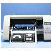 Importadora Gráfica - El plotter de corte es un dispositivo similar a una  impresora cuya función es cortar diseños en lugar de imprimir. cuenta con  sensor óptico y una medida de 63cm